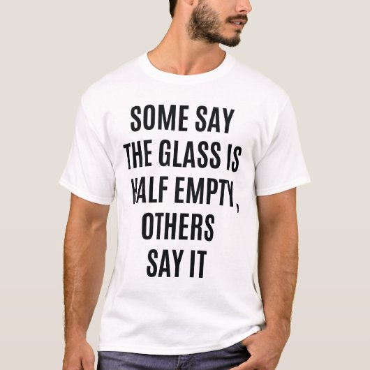 Glazen half leeg half vol grappig citaat T-shirt (Voorkant)