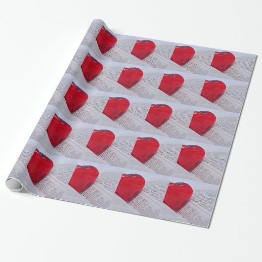 Glazen hart in bijbel cadeaupapier (Uitgerold)