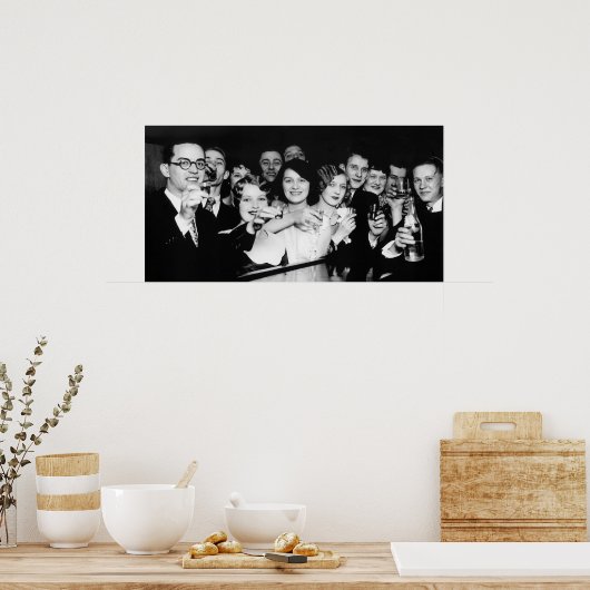 GLAZEN HOOG BIJ SPEAKEASY c. 1929 Poster (Keuken)