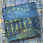 Glazen ONDERZETTER - "Sterrennacht Rhone" - van Go<br><div class="desc">Een afbeelding van "Sterrennacht over de Rijn" (1888) door Vincent van Gogh is te vinden op dit Onderzetter van vierkante glas. Het afbeelding kan niet worden verwijderd of vervangen. Aanpassen/personaliseren door aangepaste tekst toe te voegen aan het lettertype (stijl, kleur, grootte) of een extra afbeelding of een logo. Maakt een...</div>