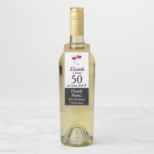 Glazen rode wijn | 50ste verjaardagsfeestje flessenhanger (Op fles)