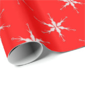 Glazen sneeuwvlokken op rode achtergrond cadeaupapier (Rol Hoek)