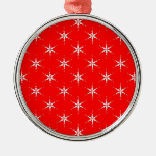 Glazen sneeuwvlokken op rode achtergrond metalen ornament