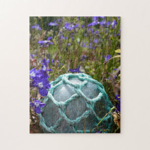 Glazen visserijvlotter en bloemen legpuzzel
