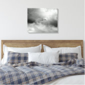 Glider vliegt in de grijze hemel canvas afdruk (Insitu (Slaapkamer))