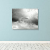 Glider vliegt in de grijze hemel canvas afdruk (Insitu (Houten vloer))