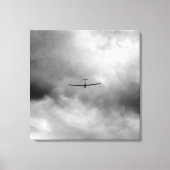 Glider vliegt in de grijze hemel canvas afdruk (Voorkant)