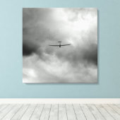 Glider vliegt in de grijze hemel canvas afdruk (Insitu (Houten vloer))