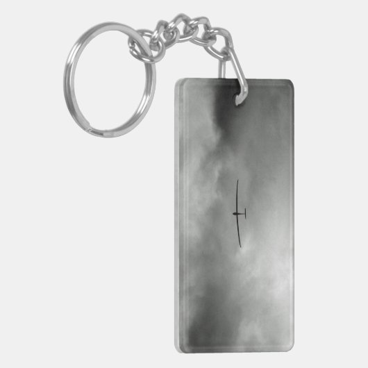 Glider vliegt in de grijze hemel sleutelhanger (Voorkant Links)