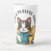 Glijdende Kat Plezierige & Speelse Sfeer Latte Mok (Voorkant)