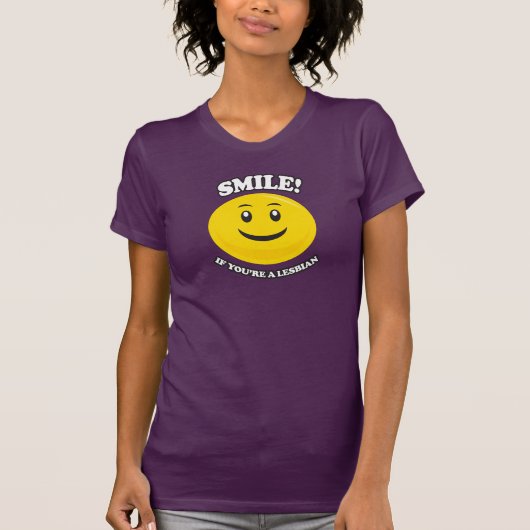 GLIMLACH ALS JE LESBIEN BENT T-SHIRT (Voorkant)
