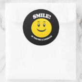 GLIMLACH ALS JE LESBIENCHT BENT RONDE STICKER (Tas)
