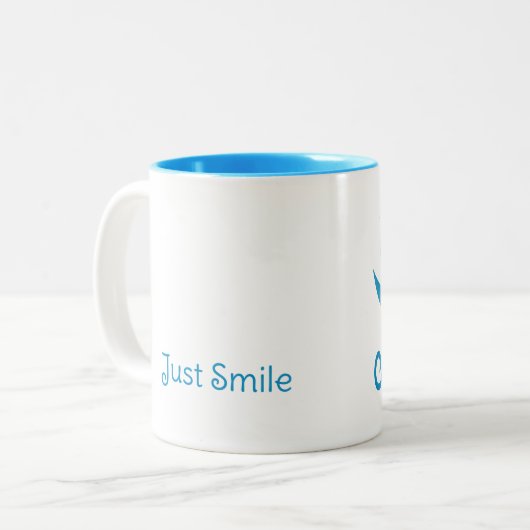 Glimlach gewoon grappige typografie tweekleurige koffiemok (Voorkant links)