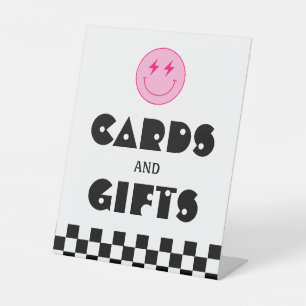 Glimlach Gezicht Twee Koele Verjaardagskaarten en  Reclamebord Met Voetstuk