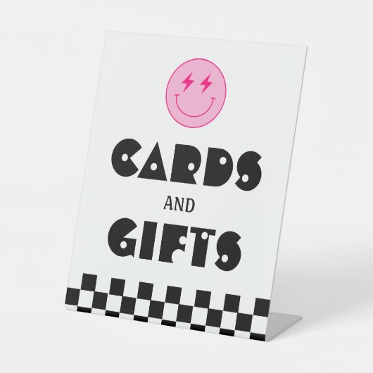 Glimlach Gezicht Twee Koele Verjaardagskaarten en Reclamebord Met Voetstuk (Voorkant)