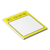 Glimlach, Jezus houdt van je gele gelukkige zonnes Notitieblok (Schuin)