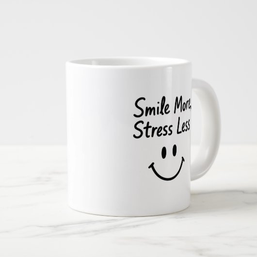 Glimlach meer, stress minder doedel ontwerp grote koffiekop (Voorkant rechts)