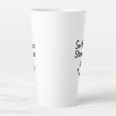 Glimlach meer, stress minder doedel ontwerp latte mok (Voorkant)