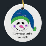 glimlachen Snowman Keramisch Ornament<br><div class="desc">Een schattige sneeuwman met een blauw en groen pet met een mooie uitdrukking op zijn gezicht. Het gezegde kan worden veranderd zoals gewenst.</div>