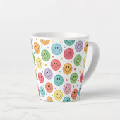 Glimlachend Emoji Patroon Latte Mok (Rechterhoek)