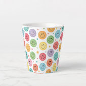 Glimlachend Emoji Patroon Latte Mok (Voorkant)