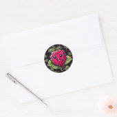 Glimlachend frambozenfruit ronde sticker (Envelop)