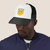 glimlachend gezicht met Halo Emoji Trucker Pet (In situ)