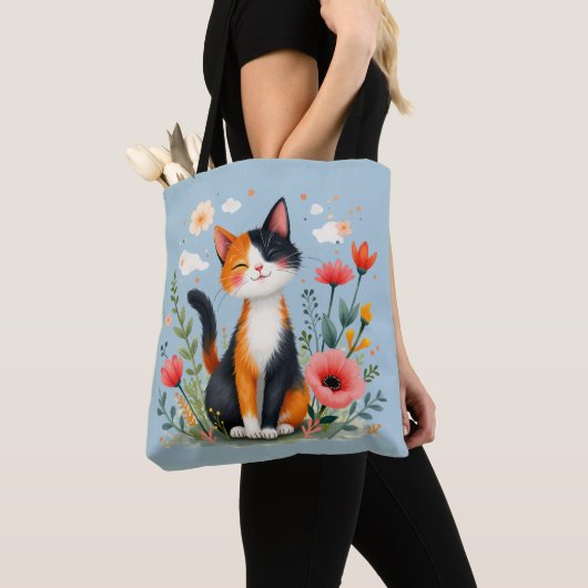 Glimlachende Calico-kat in bloeiende tuin Tote Bag (Dichtbij)