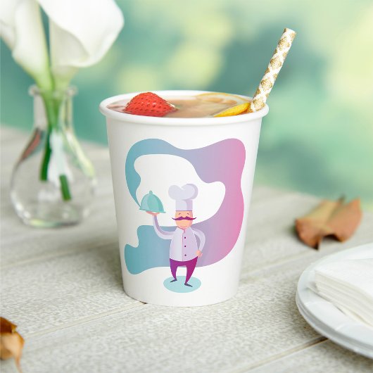 Glimlachende chef-kok met snor en dienblad papieren bekers