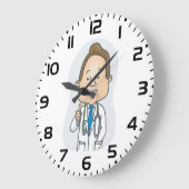 Glimlachende dokter geeft duimen omhoog met stetho grote klok (Hoek)