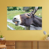 Glimlachende Ezel in weiland met hond Canvas Afdruk (Insitu (Woonkamer))