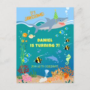 Glimlachende haai onder de zee jongen verjaardagsf uitnodiging briefkaart