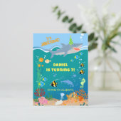 Glimlachende haai onder de zee jongen verjaardagsf uitnodiging briefkaart (Staand voorkant)