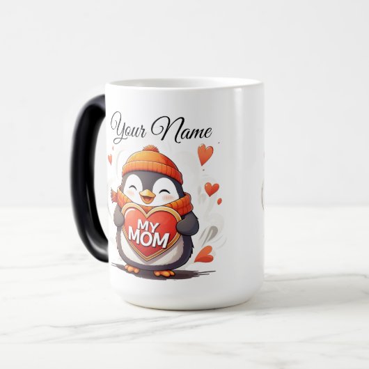 Glimlachende Pinguïn met hartteken MIJN MOEDER Magische Mok (Voorkant links)