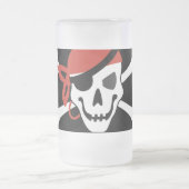 Glimlachende piratenschedel met rode bandana matglas bierpul (Center)