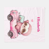 Glimlachende roze luiaard die een cabriolet rijden fleece deken (Voorkant (Horizontaal))