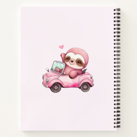 Glimlachende roze luiaard die een cabriolet rijden notitieboek (Achterkant)