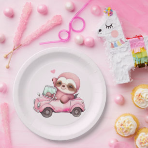 Glimlachende roze luiaard die een cabriolet rijden papieren bordje