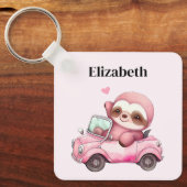 Glimlachende roze luiaard die een cabriolet rijden sleutelhanger (Voorkant)