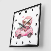 Glimlachende roze luiaard die een cabriolet rijden vierkante klok (Hoek)