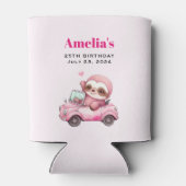 Glimlachende roze luiaard rijden een cabriolet ver blikjeskoeler (Achterkant)