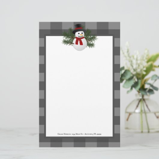 Glimlachende sneeuwman Buffalo Plaid gepersonalise Briefpapier (Staand voorkant)