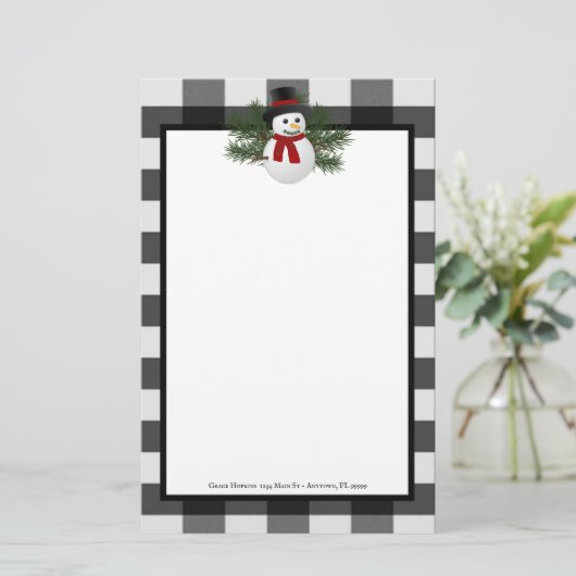 Glimlachende sneeuwman Buffalo Plaid gepersonalise Briefpapier (Staand voorkant)