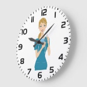 Glimlachende verpleegster met spuit grote klok (Hoek)