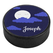 Glimlachende Volle Maan met Wolken: Donkerblauw Hockey Puck (3/4)