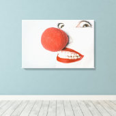 Glimlachende vrouw clown met een grote rode neus, canvas afdruk (Insitu (Houten vloer))