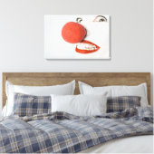 Glimlachende vrouw clown met een grote rode neus, canvas afdruk (Insitu (Slaapkamer))