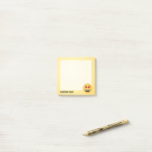 Glimlend gezicht met hartvormige ogen post-it® notes (Op bureau)