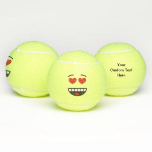 Glimlend gezicht met hartvormige ogen tennisballen