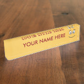 Glimlend gezicht met open ogen naambordje (Zijkant)